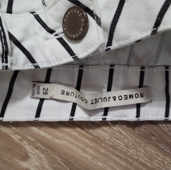 Romeo and Juliet Couture Jeggings! - Picture 2 of 2